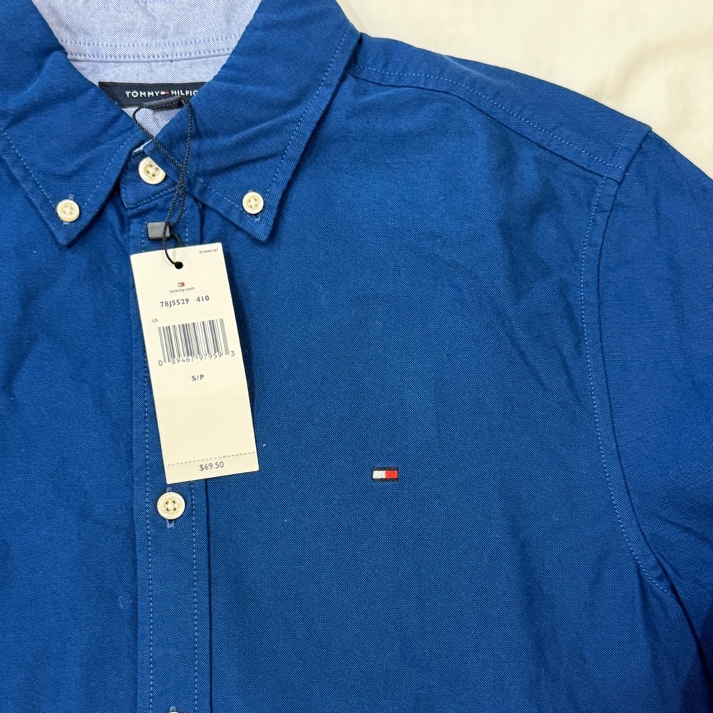 Tommy Hilfiger Classic Blue Casual Button Down Shirt. Size Small. 100% Cotton